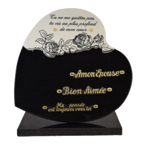 Plaque en forme de cœur noir fin doublure céramique blanche roses de dimensions 30x30 sur base, avec trois inters bronze : "A mon épouse", "Bien aimée", "Ma pensée est toujours vers toi"